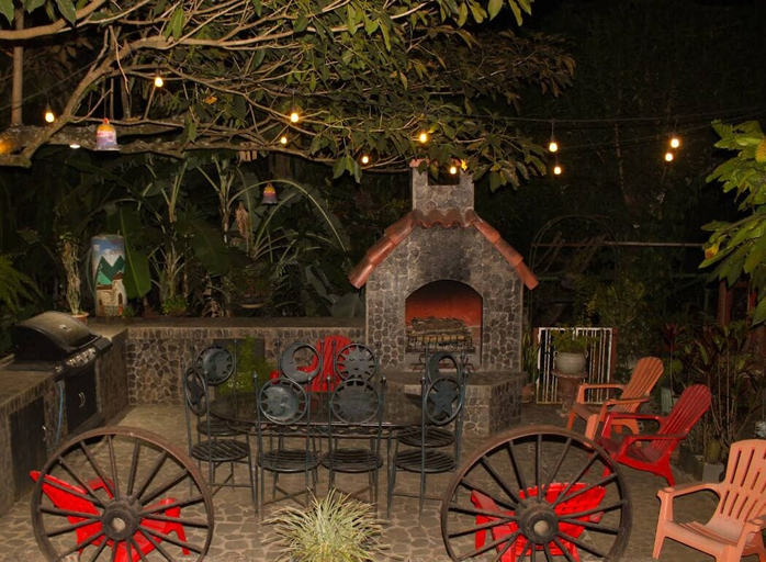 Outdoor dining, Las Casitas Hostal Ataco, Mejicanos