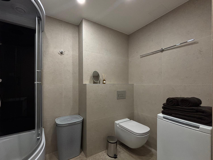 Shower 4, Apartments Central, Tallinn