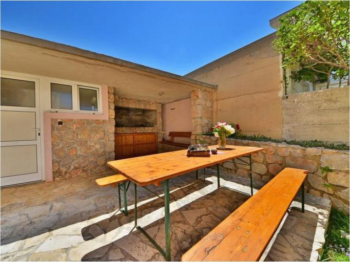 Facilities 4, Apartments Golub, Karlobag
