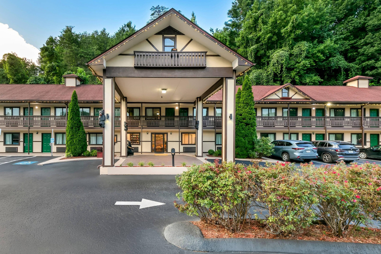 Exterior & Views 2, Quality Inn, White