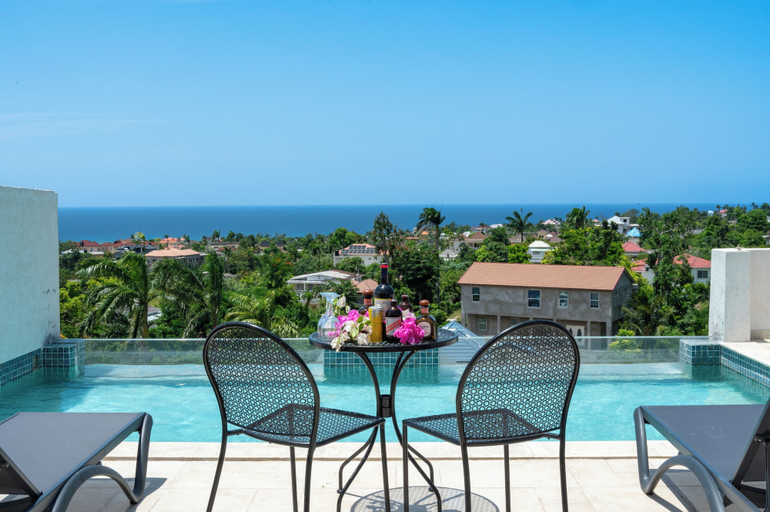 Pool 5, Penthouse Suites at Emotions