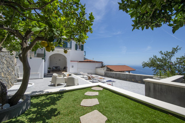 Facilities 3, Villa CristAl, Salerno