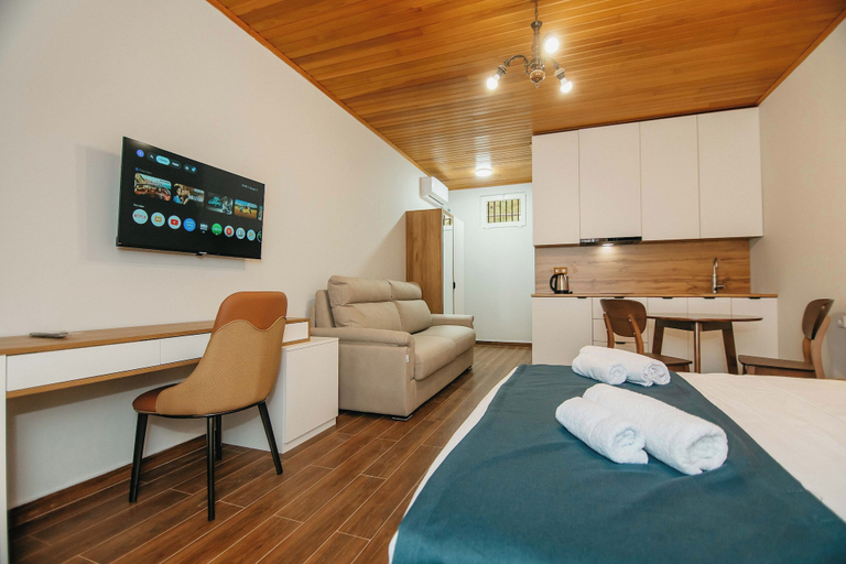 Room 2, Vila Mirakula, Batumi