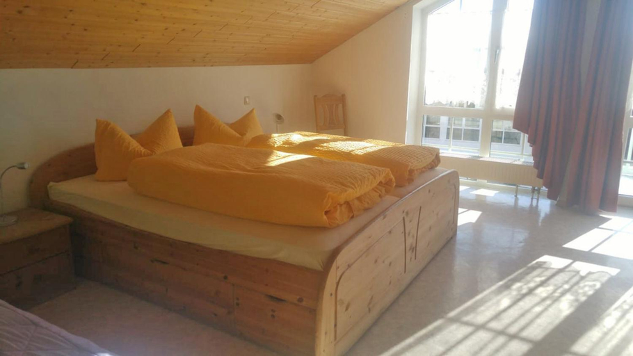 Bedroom 2, Gastehaus am Rathaus, Mehrbettzimmer 2, Weilheim-Schongau