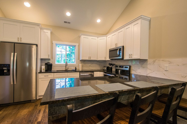 Room 2, Druid Hills Retreat II Sleeps 8 Free Tix, Henderson