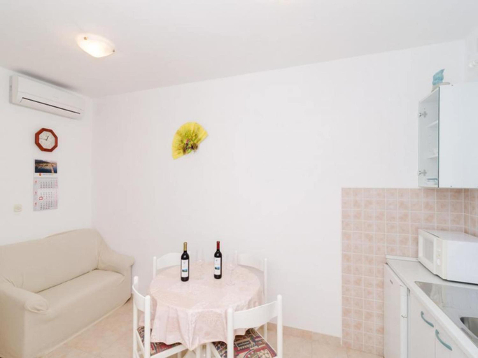 Others 5, Apartments Villa Dingac- Borak - Standard One Bedroom Apartment with Balcony and Sea View No. 3, Orebić