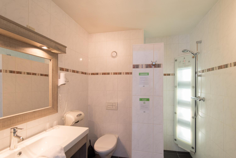 Bathroom 4, Hotel Nes, Ameland