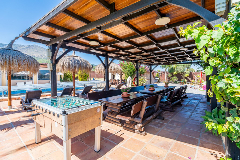 Food & Drinks, Cubo's Villa Las Palmeras Altas 17PAX, Málaga