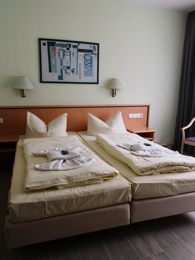 Bedroom 4, Seehotel Luisenhof, Märkisch-Oderland