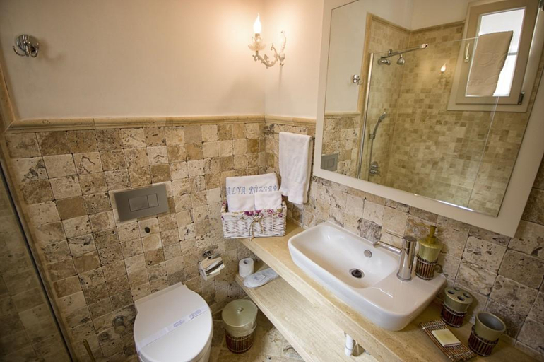 Bathroom 5, Alya Ruzgari Otel, Çeşme