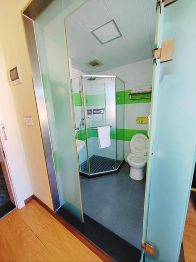 Bathroom 4, 7 Days Inn Jiamusi Tangyuan County Shengli Road, Jiamusi