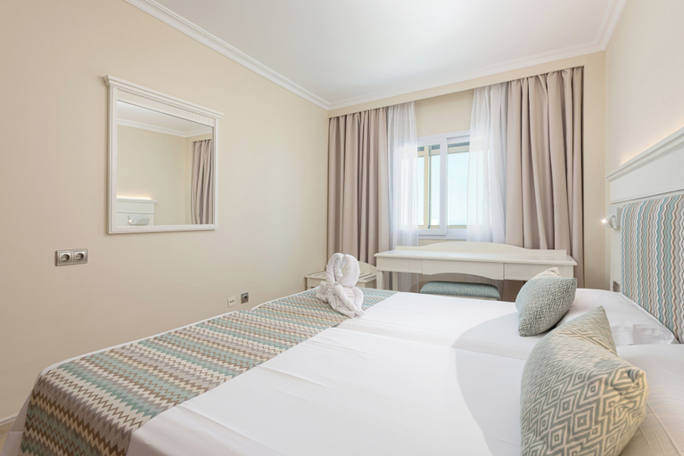 Bedroom 3, Aparthotel Can Picafort Palace, Baleares