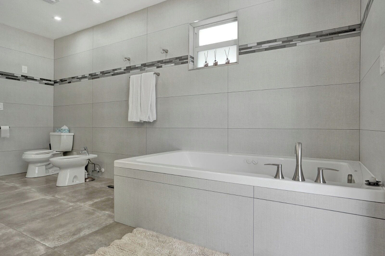 Bathroom 5, Luxury 6BR Villa Near Hollywood, Broward