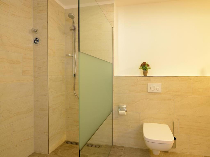 Bathroom 4, Ohlerich Speicher App_ 27, Nordwestmecklenburg