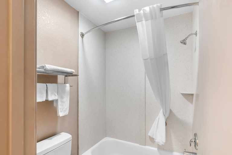 Bathroom 4, Quality Inn, White