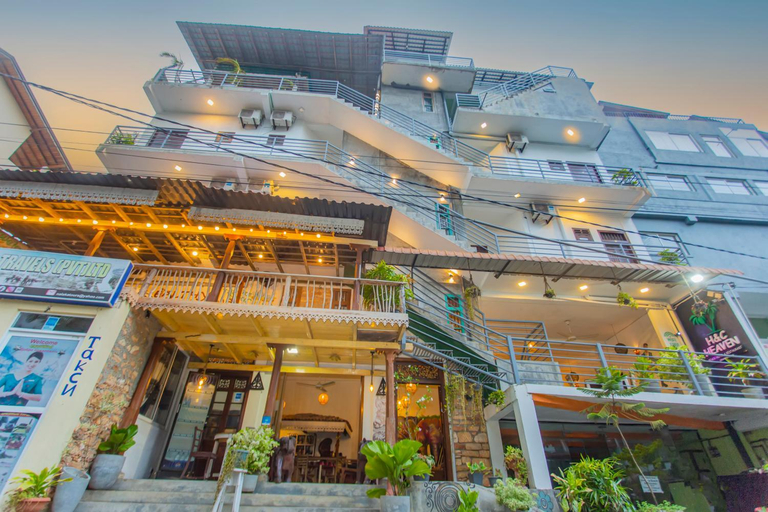 Exterior & Views