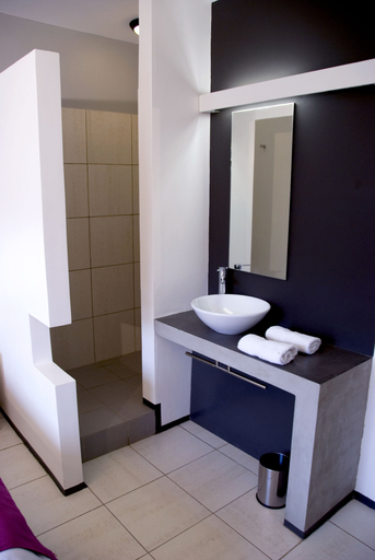 Bathroom 3, ONOMO Hotel Dakar, Dakar