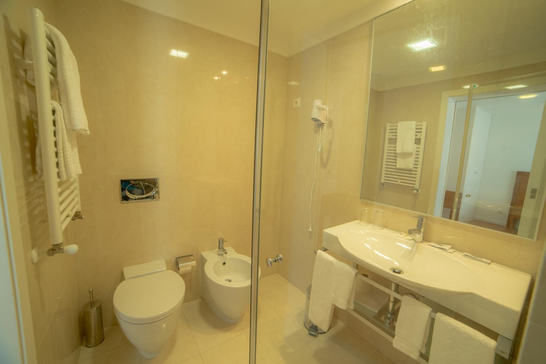 Bathroom 3, Hotel Joao Paulo II, Braga