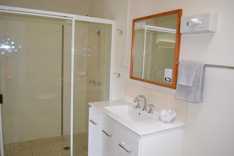 Bathroom 3, Gatton Motel, Gatton