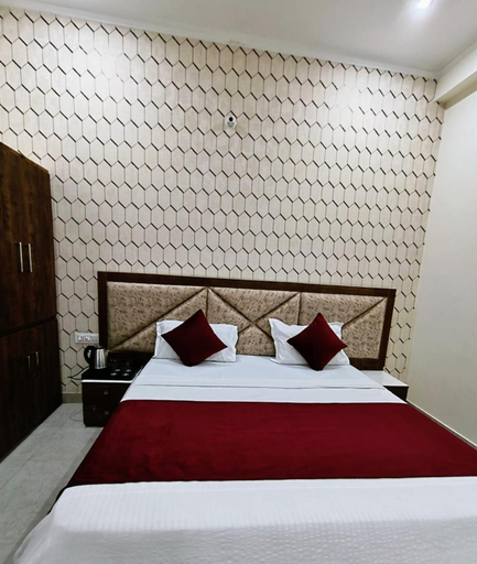 5, Hare Krishna Ambiance, Mathura