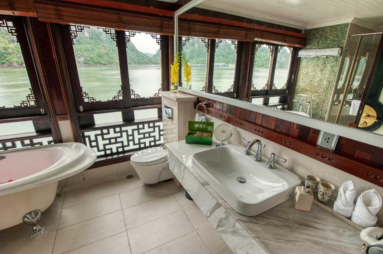 Bathroom 5, The Au Co Cruises, Hạ Long