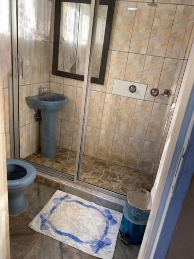 Bathroom 5, Green Whisper BnB, Mutare