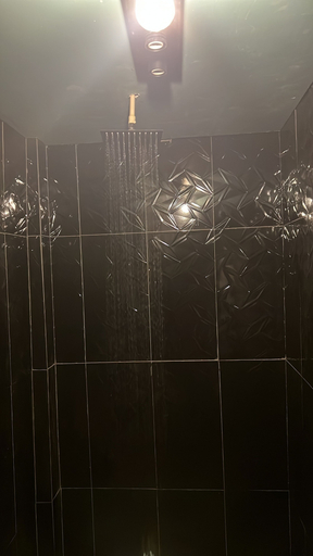Bathroom, Salo, Diamond / Golden Grove