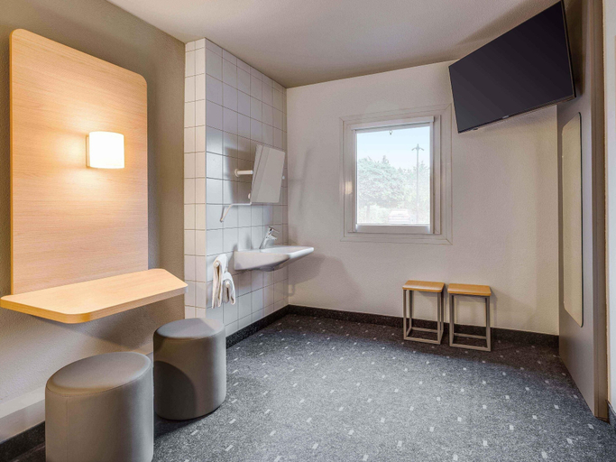 Bathroom 5, B&B HOTEL Bremen-Süd, Bremen