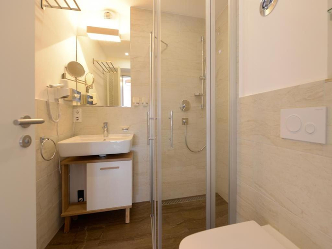 Bathroom, Ohlerich Speicher App_ 36, Nordwestmecklenburg
