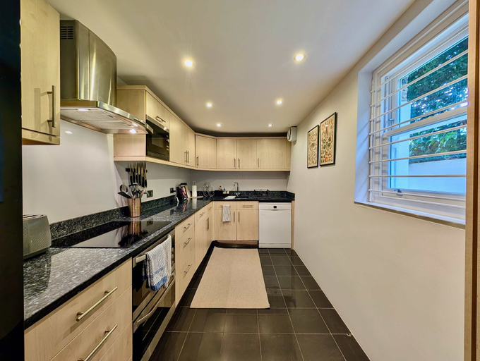 Room 2, Victoria Park Retreat Stylish 2 Bed Flat, London