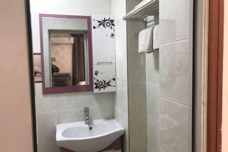 Bathroom 5, Zizhong Yonghao Business Hotel, Neijiang]]