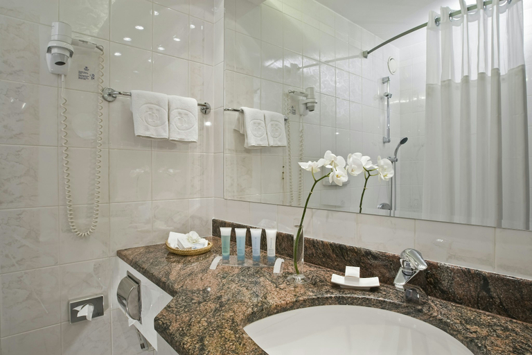 Bathroom 4, Hilton Budapest, Budapesti