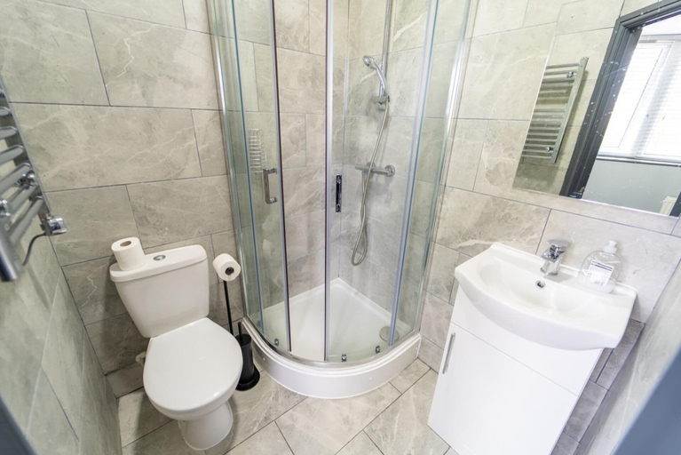 Bathroom, Spacious 1-bed Studio in Birmingham, Birmingham