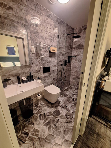 Bathroom 3, THE 8 HOTEL BUDAPEST, Budapesti