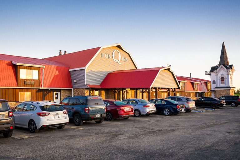 Exterior & Views 2, Don Q Inn, Iowa