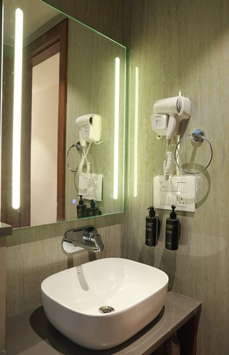 Bathroom 2, Hotel Radha Krishnam, Mathura