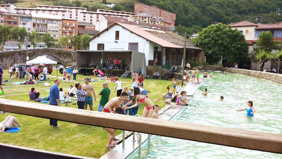 Exterior view 2, Hostal los nogales, Asturias