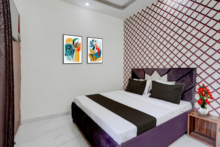 Room 3, Deluxe Hotel Holiday Spot, Sahibzada Ajit Singh Nagar