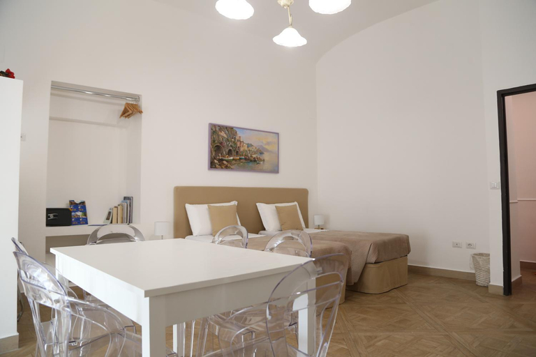 Others 4, Sorrentina Guest House, Napoli
