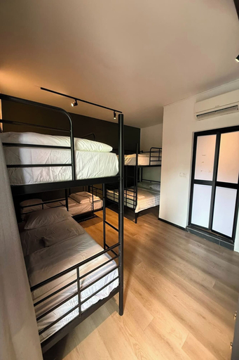 Room 4, Gostay Pods @ Perak, Singapore