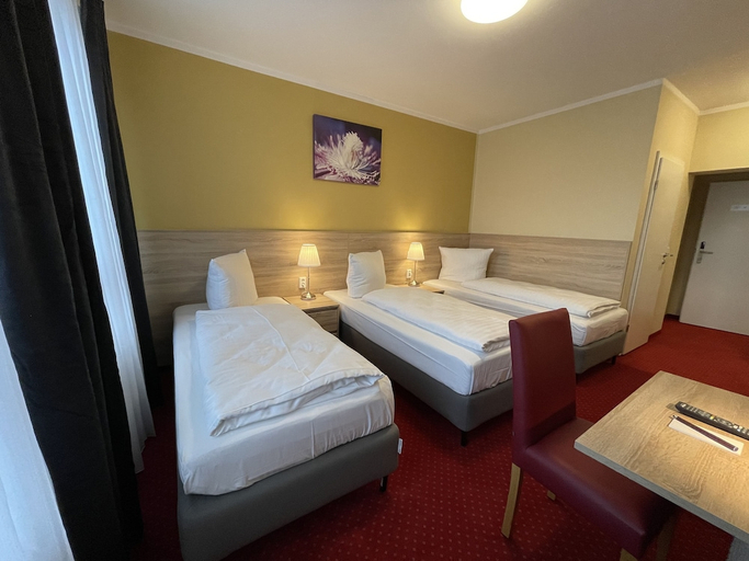 Bedroom 2, Hotel Palm Premium - Hotel & Apartments, Düsseldorf