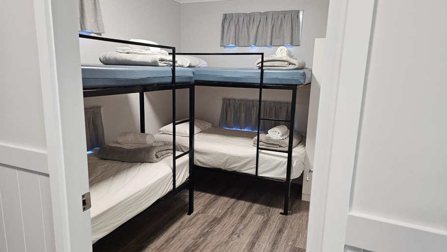 Bedroom 2, Sunset Caravan Park Woolgoolga, Coffs Harbour - Pt B