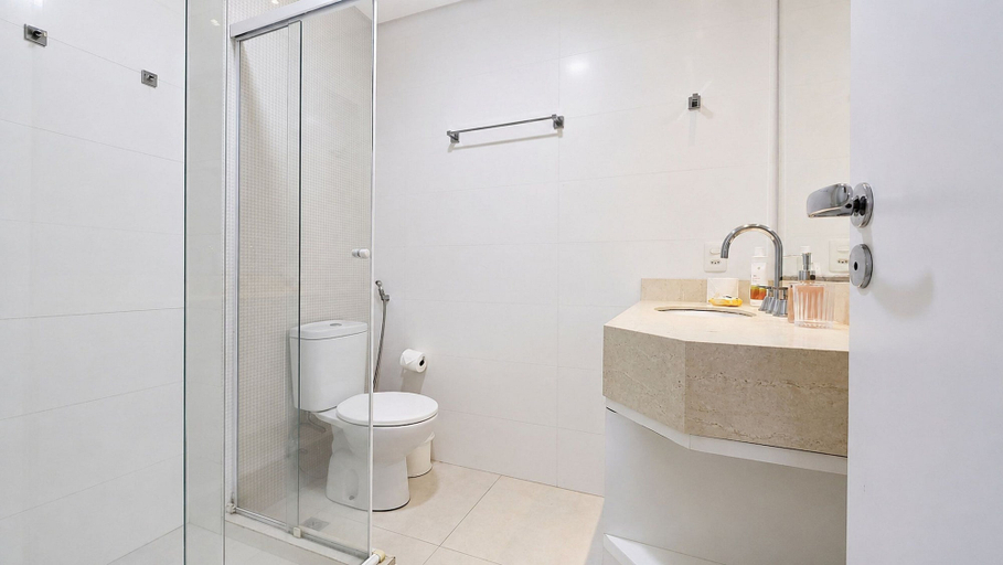 Bathroom 4, Porto Fino by LikeHome, Bombinhas