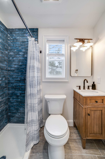Room 4, Lakefront Mtn Views Hot Tub Game Room More, Belknap