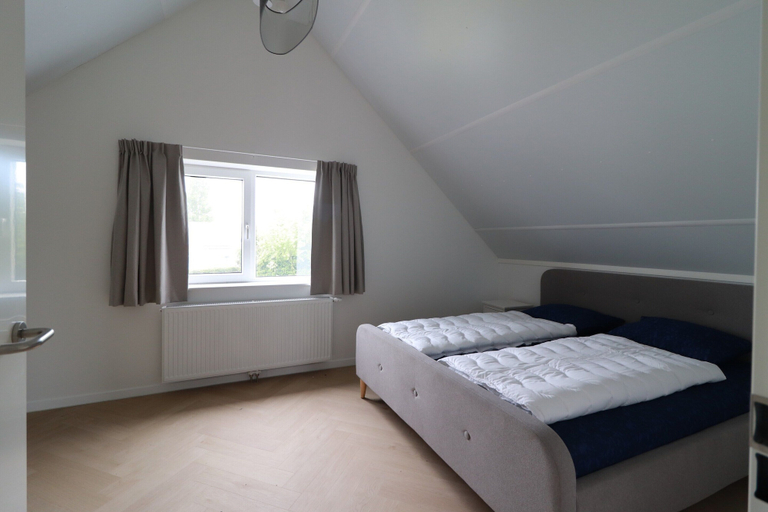 Room 3, Private Bungalow With Jetty for 6, Wûnseradiel