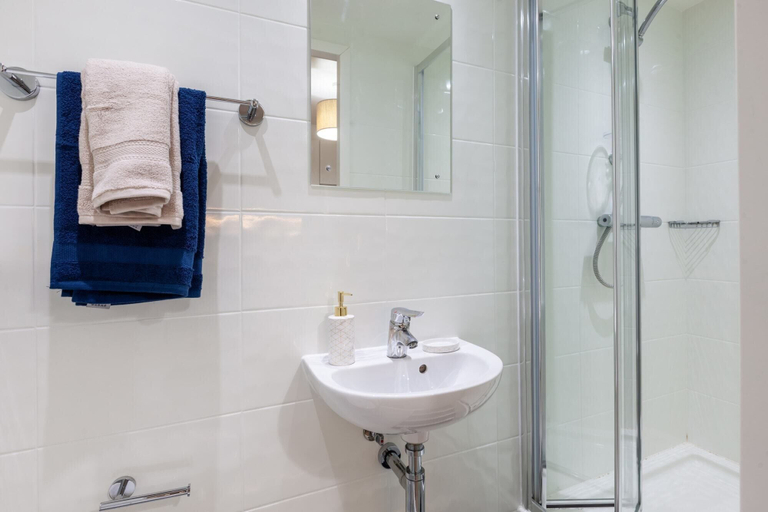 Bathroom 4, Student Only The Fitzalan, Cardiff