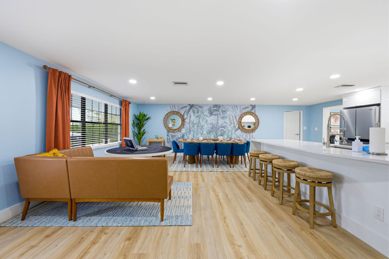 Room 3, Palm Shell Villa - Pool - Pickleball - Hot Tub, Manatee