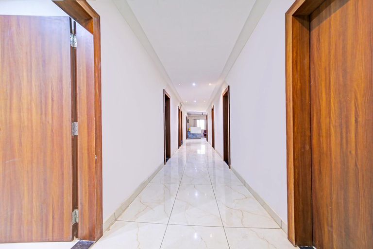 Public Area 3, Super Townhouse LIG Main Road Indore, Indore