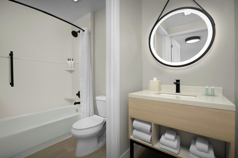 Bathroom 4, TownePlace Suites by Marriott - Des Moines Urbandale, Polk