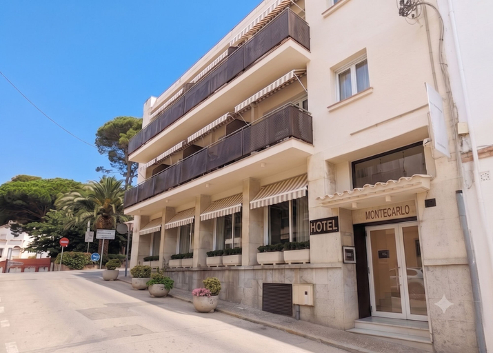 Exterior & Views 2, Hotel Medium Montecarlo, Girona